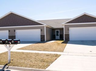 1607 Timber Wolf Ln, Mahomet, IL 61853