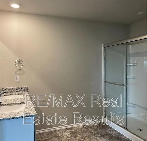 806 Comanche Dr — Photo 12