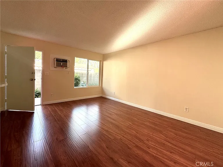 414 Mariposa Ave #B — Photo 3