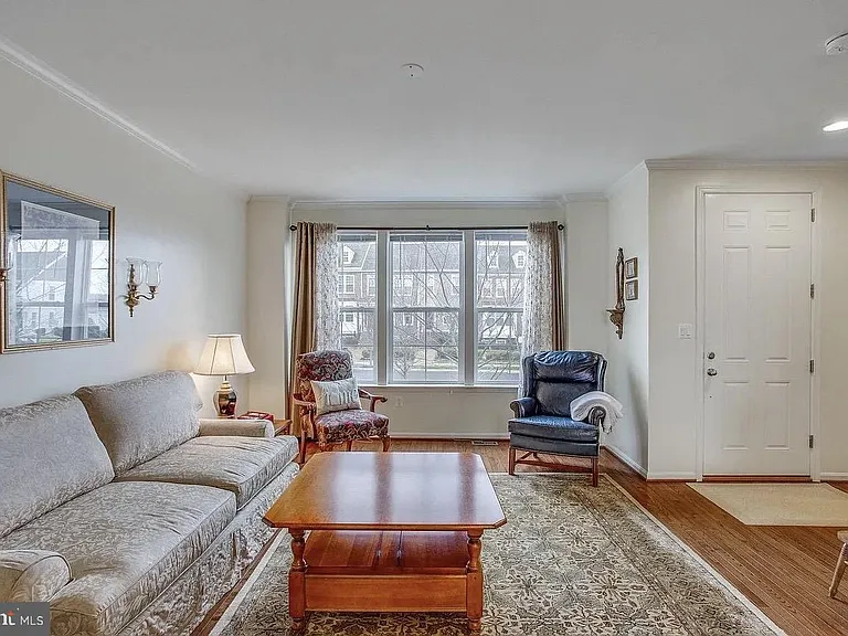 216 Apricot St — Photo 6