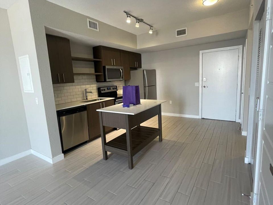 1st image of 3031 SW 37th Ave #302