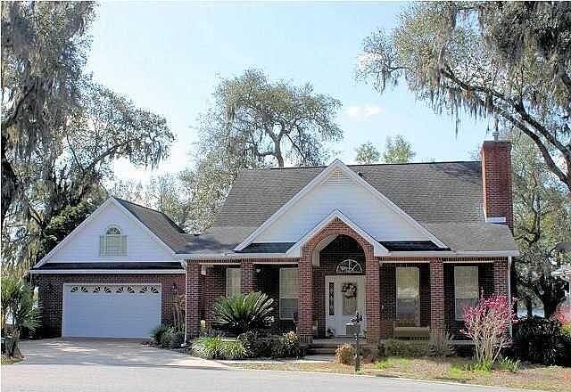 1st image of 325 Grand Oaks Dr