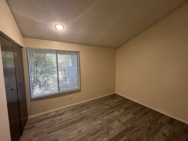 439 S St — Photo 11