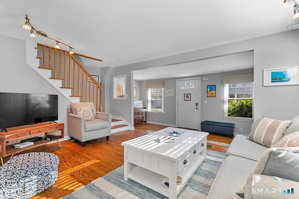 3 bed, 2.0 bath, 1824 sqft, $3,495 — Photo 4