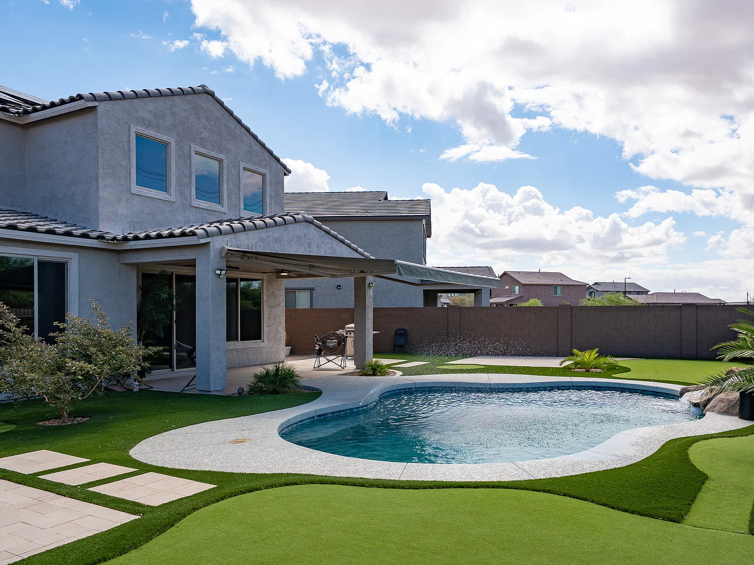 4 bed, 2592 sqft, $3,300 — Photo 3
