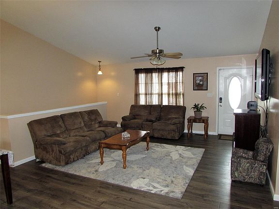 3rd image of 917 Hawks Circle Dr
