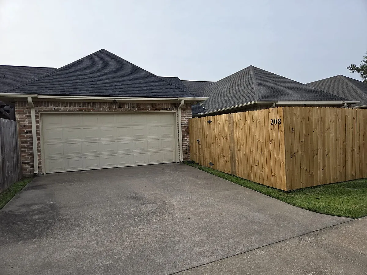 Building Photo - 208 Hartford Dr