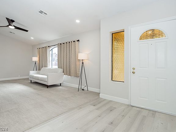 3rd image of 909 Hibiscus Ct
