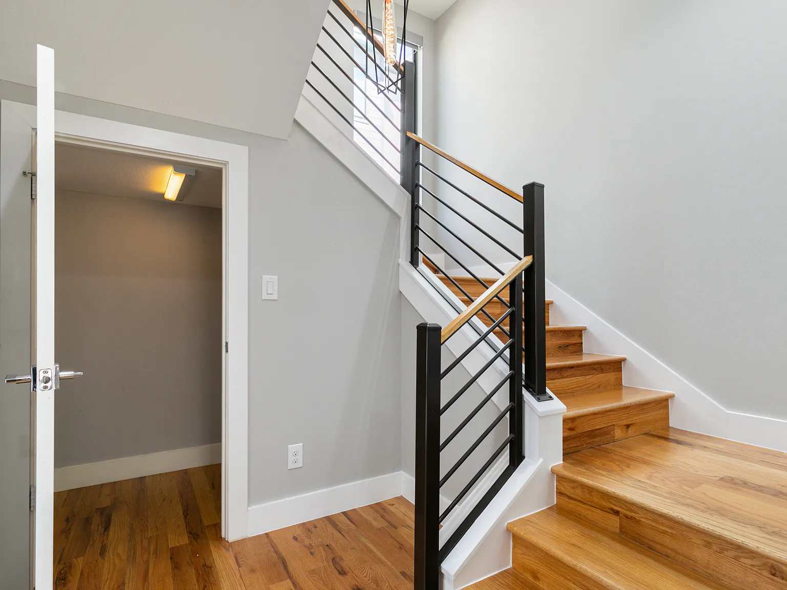 2 bed, 2.5 bath, 1856 sqft, $3,800 — Photo 3