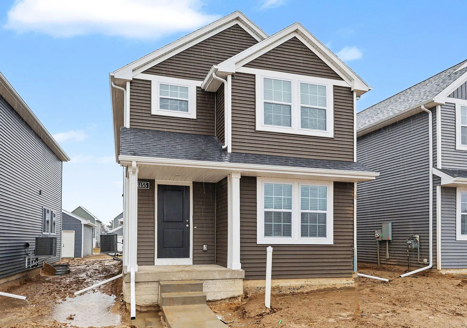 1 Month FREE Rent! Applied to Your First Full Month. Terms & Conditions Apply. — Photo 1