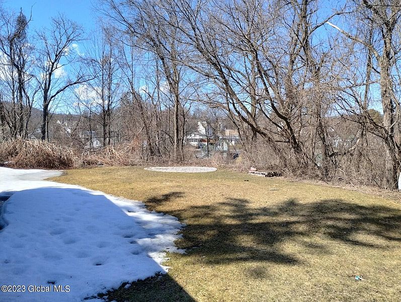 4th image of 133 Lake George Avenue