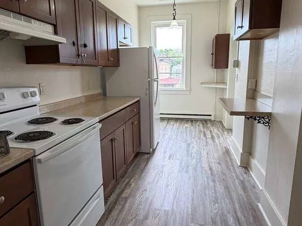 39 Union St, Easthampton, MA 01027