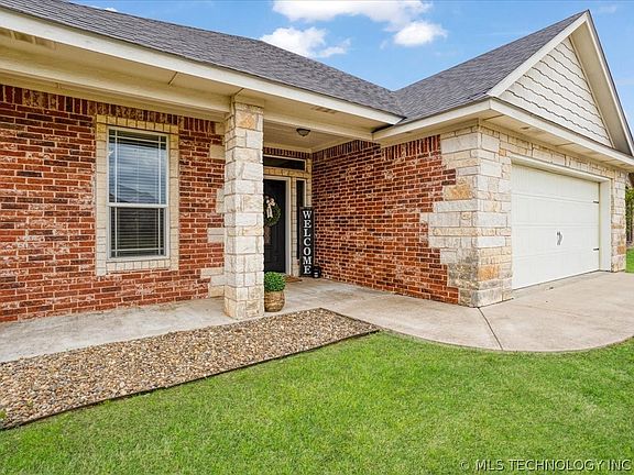 4th image of 3425 Overland Dr