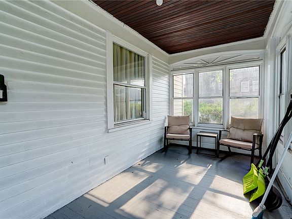 4th image of 1676 Clifford Ave