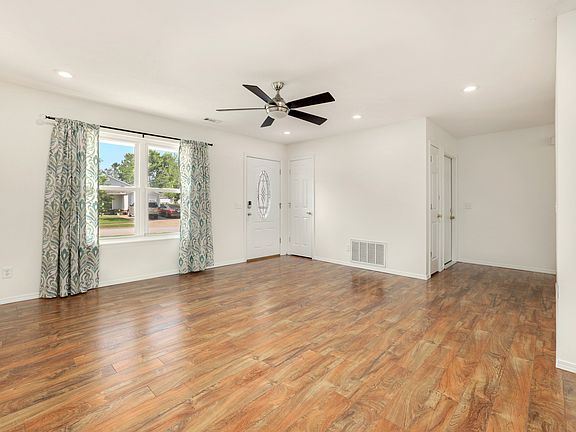 3rd image of 2507 SE 4th St
