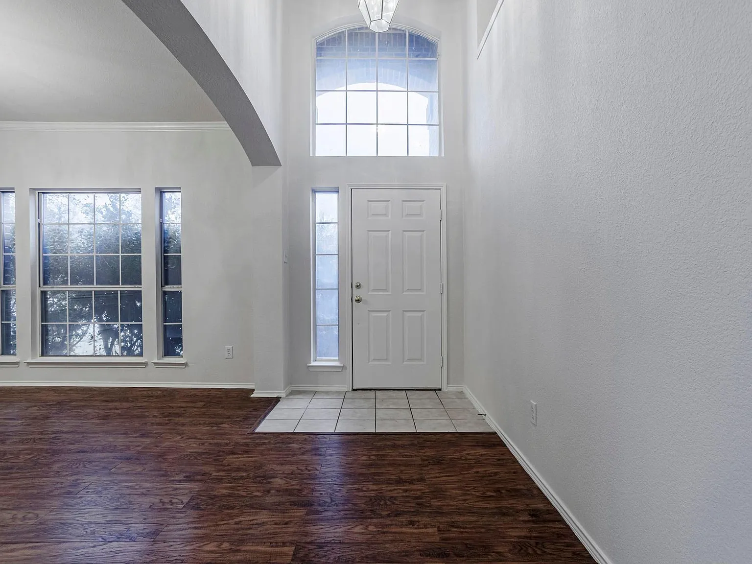4 bed, 2764 sqft, $2,895 — Photo 2