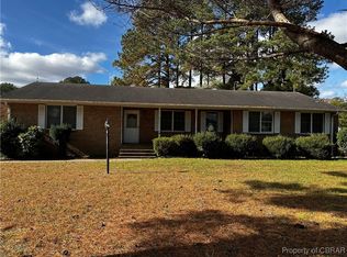 318 Old Matthews Ln, Hallieford, VA 23068