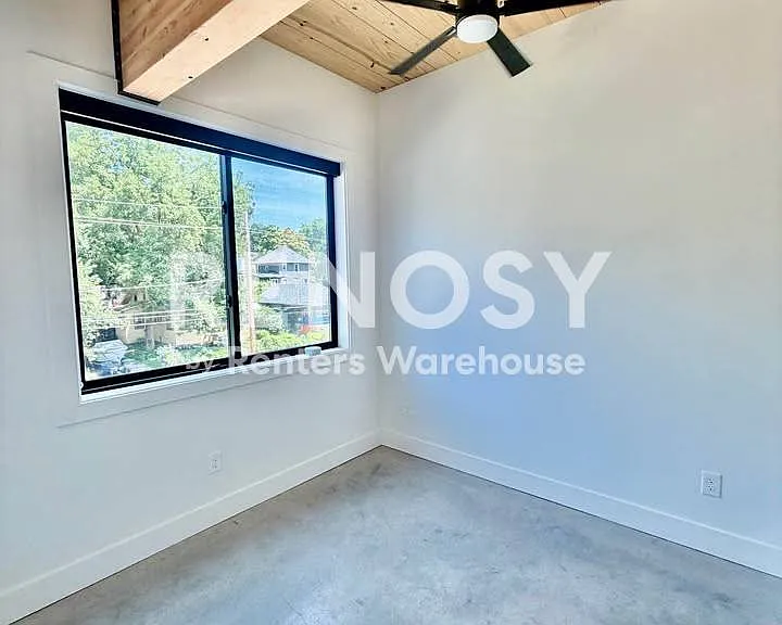 2701 Ingersoll Ave #204 — Photo 9