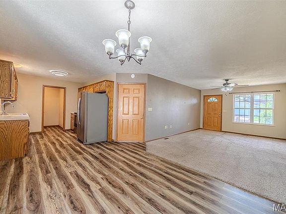 3rd image of 1129 Lacy Dr
