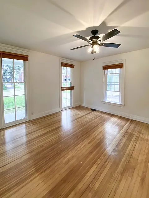 Original hardwood floors in living room - 1635 Vermont St