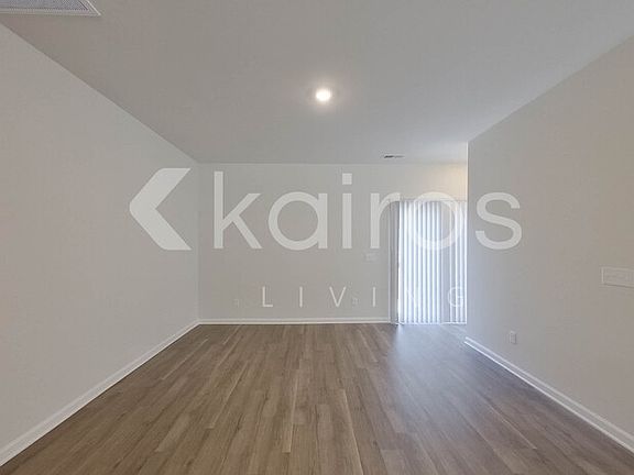 4th image of 2431 Banyan Cir