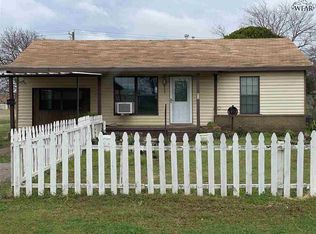 612 W Washington Ave, Iowa Park, TX 76367
