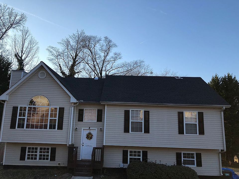 2nd image of 1305 Crest Ct