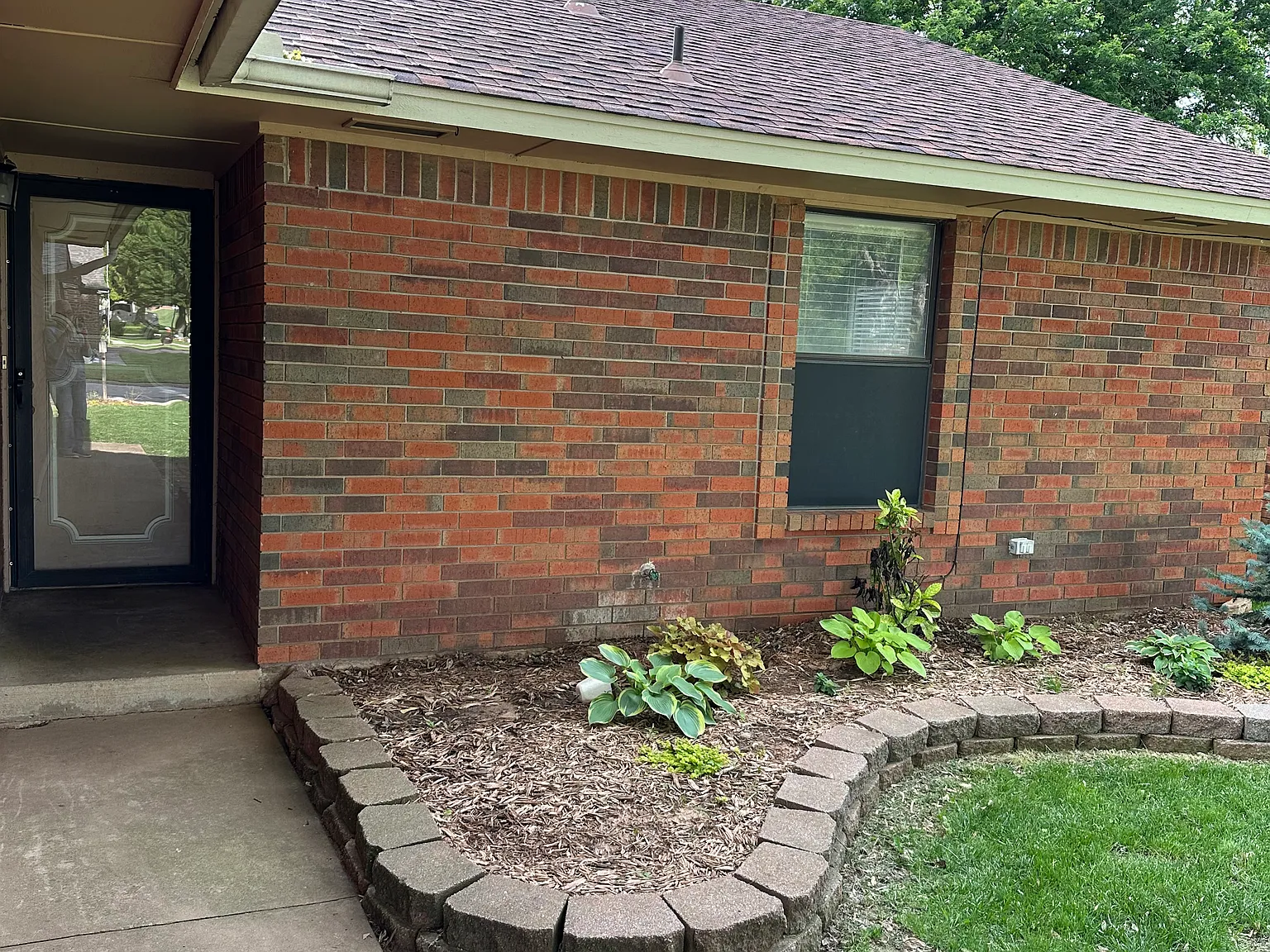 3 bed, 1270 sqft, $1,450 — Photo 2