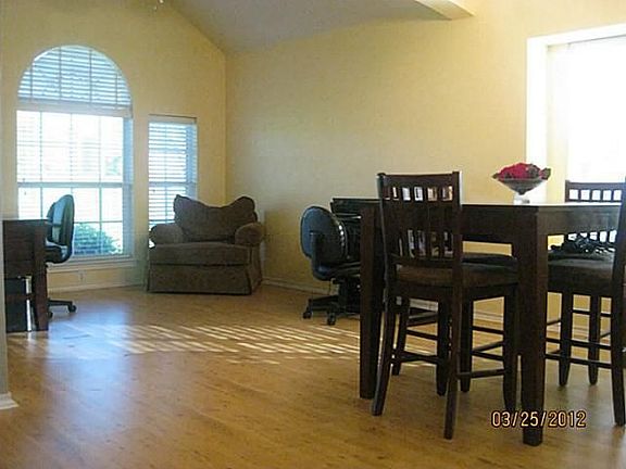 3rd image of 9504 Timbercrest Dr N