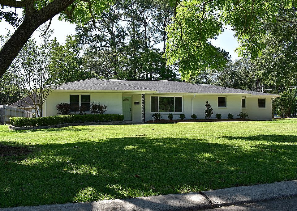 1st image of 300 Barrios Ave