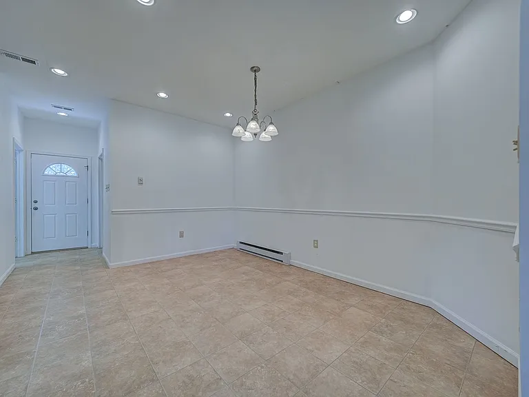 756 Lakehurst Rd — Photo 17