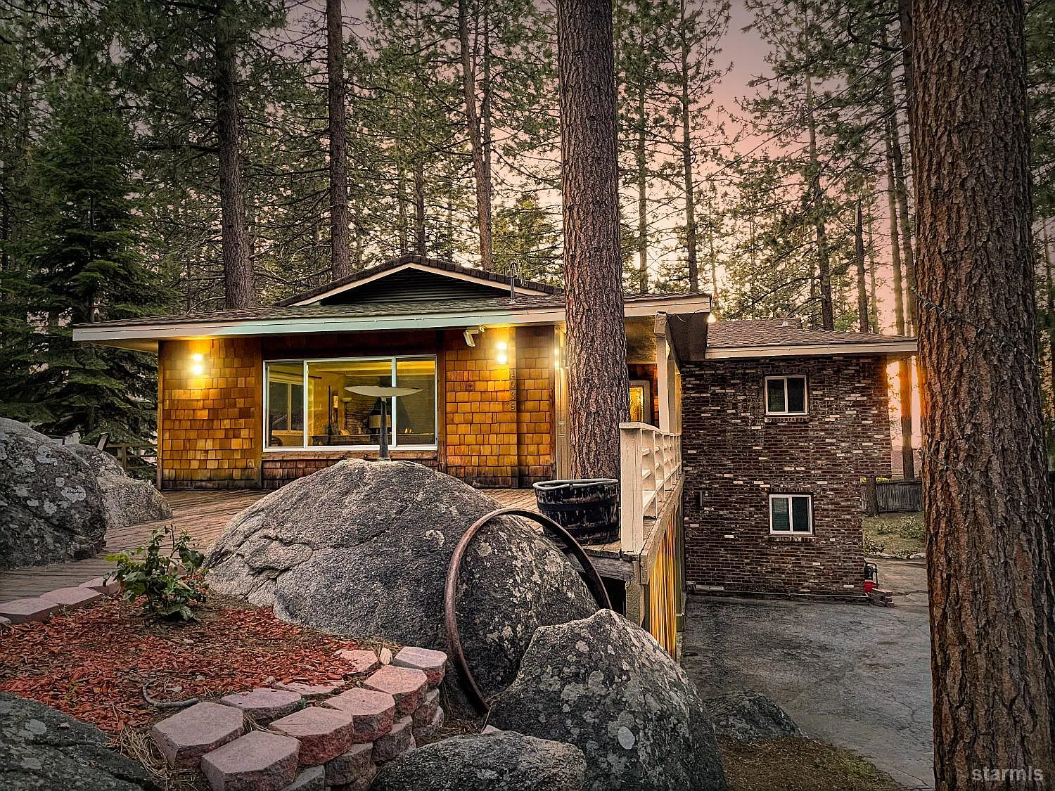 1036 Lynn Way photo 1