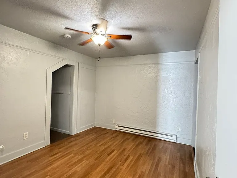 417 Lyon St SE — Photo 6