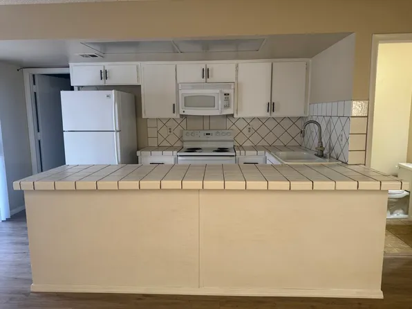 1020 Willow Tree Dr Unit B, Las Vegas, NV 89128