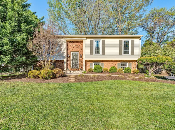3819 Hyde Park Dr, Roanoke, VA 24018