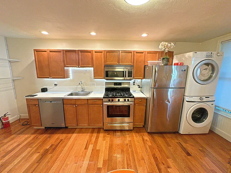 130 W 8th St #1 — Photo 8