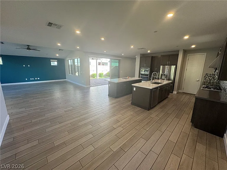 2662 Catania St — Photo 5