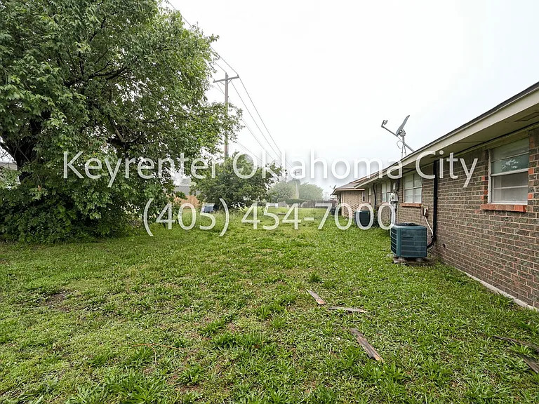 920 SW 97th St Duplex — Photo 23