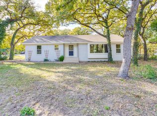 917 Red Bud Dr, Azle, TX 76020