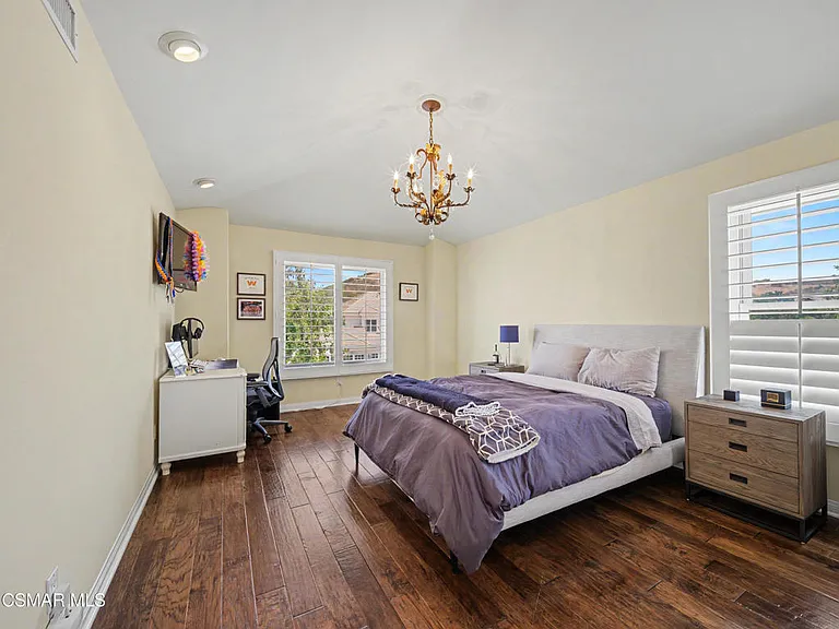 520 Ravensbury St — Photo 33