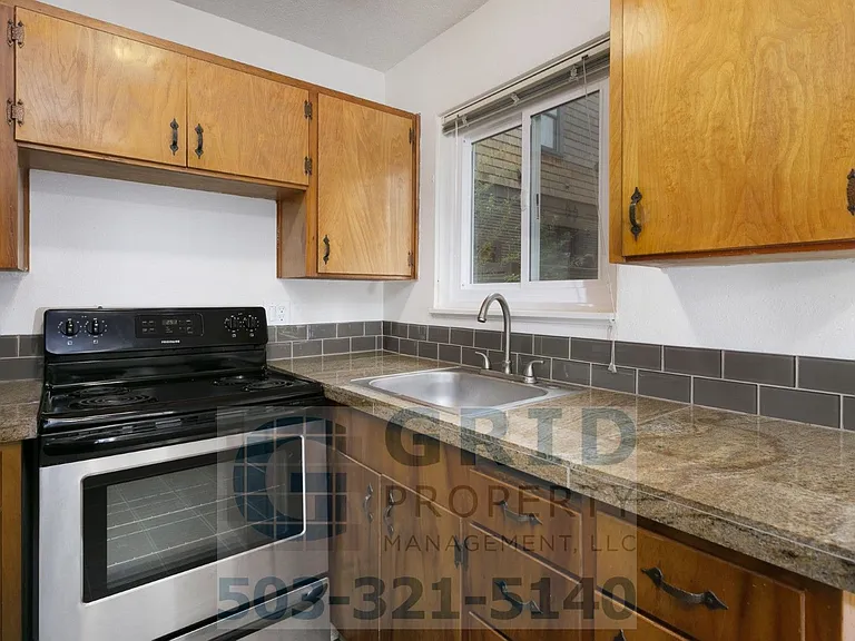 1800 SE Stark St #105 — Photo 5