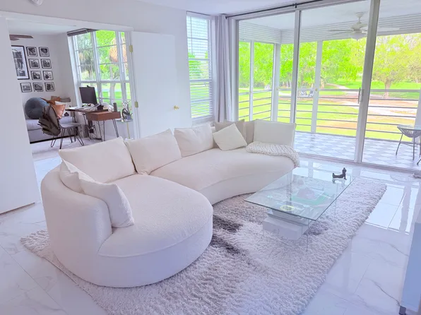 545 Oaks Ln APT 204, Pompano Beach, FL 33069