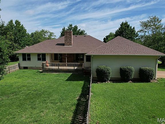 2nd image of 324 Lantern Ln