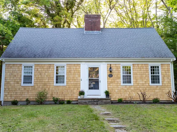 5 Katy Hatchs Rd, Falmouth, MA 02540