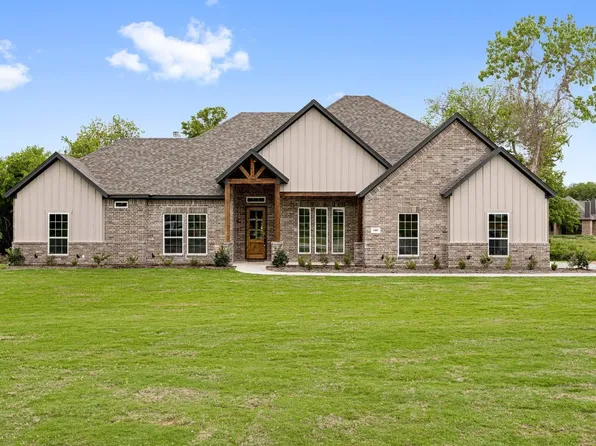 1008 Hennesay Park, Springtown, TX 76082