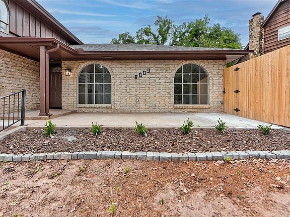 3rd image of 8009 Golden Oaks Rd