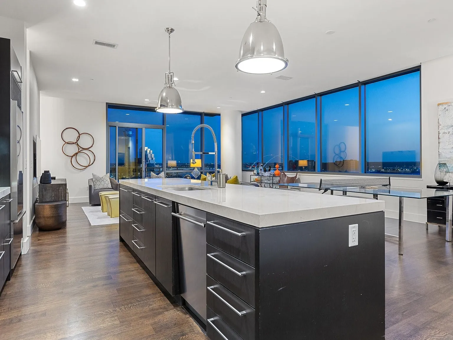 1 bed, 1.5 bath, 1603 sqft, $4,750 — Photo 2