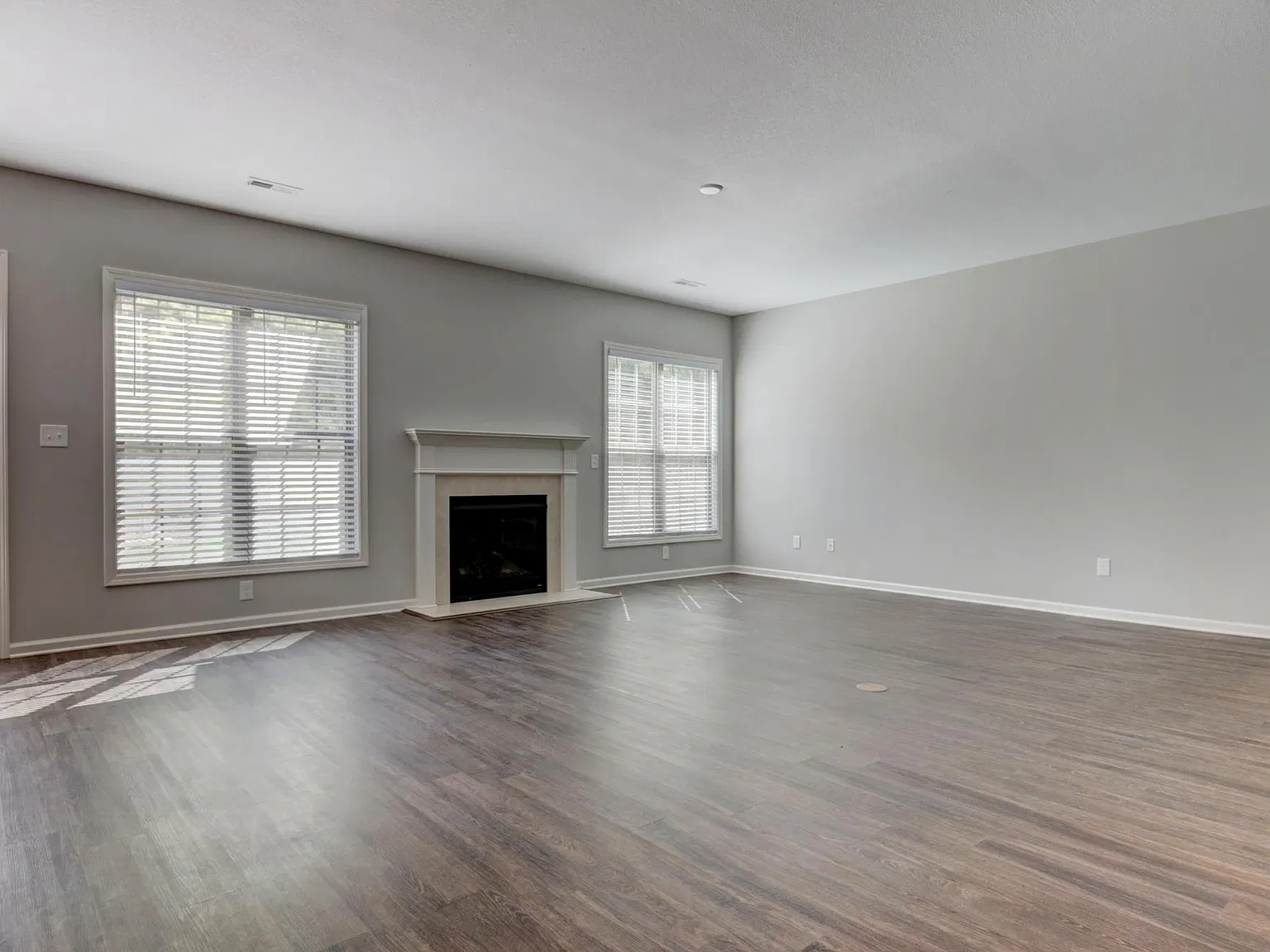 5 bed, 3400 sqft, $3,400 — Photo 2