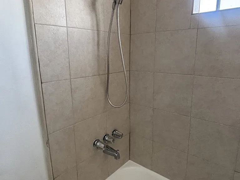 913 E Hyde Park Blvd #B — Photo 5