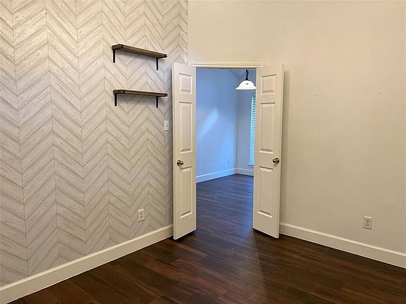 5th image of 4823 Lochman Ln